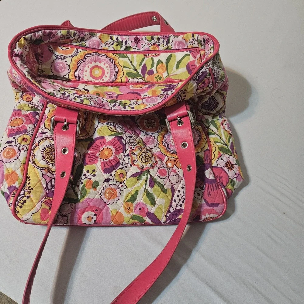 Vera Bradley Large Zip‎ Purse with inside Zip pockets Floral  Pink